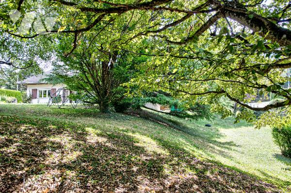 Villa familiale à Beaumont (Jussy), de plus de 200 m² hab. sur 2 375 m² de terrain.