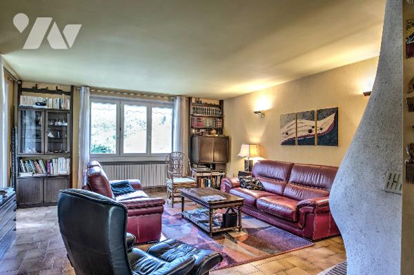 Villa familiale à Beaumont (Jussy), de plus de 200 m² hab. sur 2 375 m² de terrain.