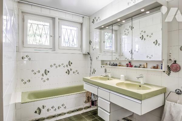 Villa familiale à Beaumont (Jussy), de plus de 200 m² hab. sur 2 375 m² de terrain.