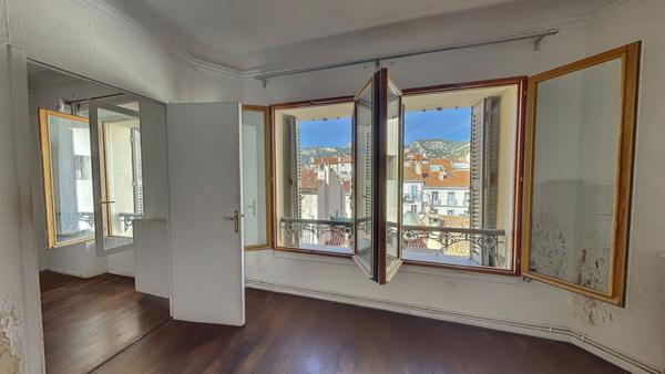 Appartement 2 pièces à vendre à Toulon - Vue imprenable sur le Faron