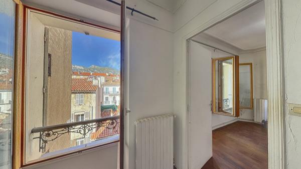 Appartement 2 pièces à vendre à Toulon - Vue imprenable sur le Faron