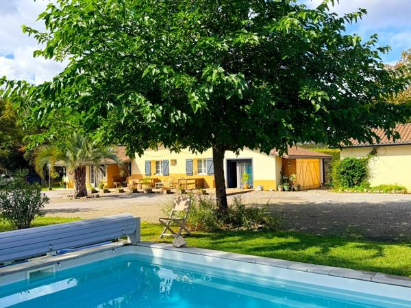 Magnifique maison de caractère de 120M2 avec piscine et garage double sur grand terrain proche de ST SEVER à TOULOUZETTE