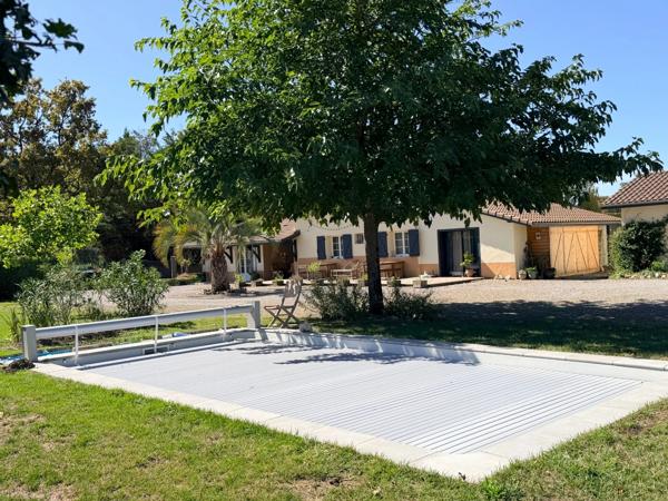 Magnifique maison de caractère de 120M2 avec piscine et garage double sur grand terrain proche de ST SEVER à TOULOUZETTE