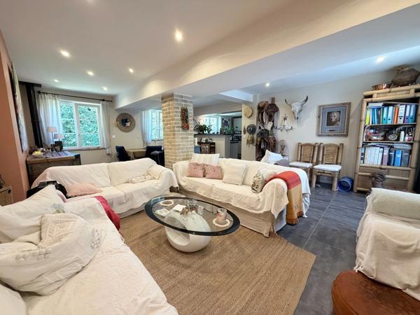 Magnifique maison de caractère de 120M2 avec piscine et garage double sur grand terrain proche de ST SEVER à TOULOUZETTE