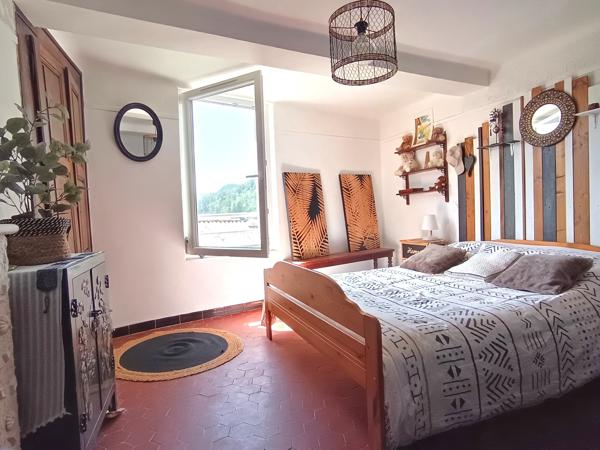 Maison
         4 pièces
        - 86 m² Exclusivité 109 000 € *