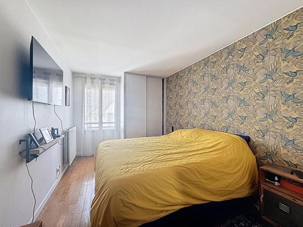 Maison familiale rénovée, non mitoyenne, au calme à Massy/Pileu !