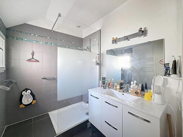 Maison familiale rénovée, non mitoyenne, au calme à Massy/Pileu !