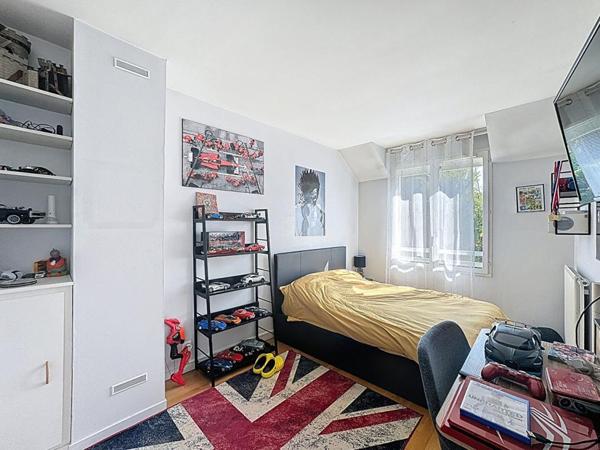 Maison familiale rénovée, non mitoyenne, au calme à Massy/Pileu !