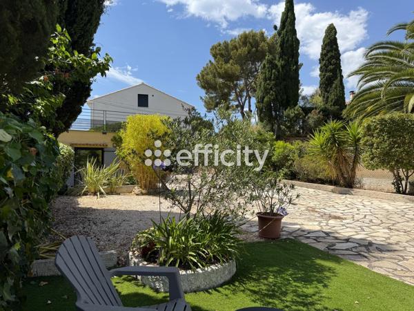 Maison
         4 pièces
        - 89 m² Bien prestige 650 000 € *