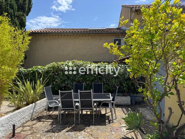 Maison
         4 pièces
        - 89 m² Bien prestige 650 000 € *