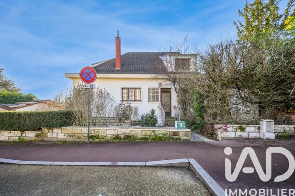Maison à vendre 9 pièces 241 m² Le Plessis-Robinson
