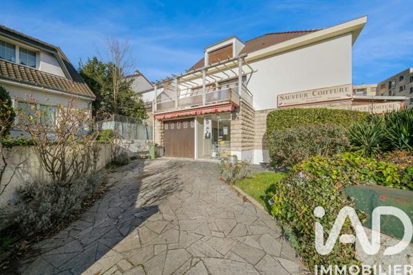 Maison à vendre 9 pièces 241 m² Le Plessis-Robinson