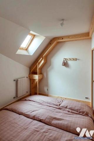 Maison 4 pièces sur trois niveaux semi-mitoyenne en plein coeur de LONS-LE-SAUNIER.