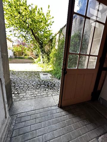 DOLE , appartement traversant 4 pièces 75,78 m²