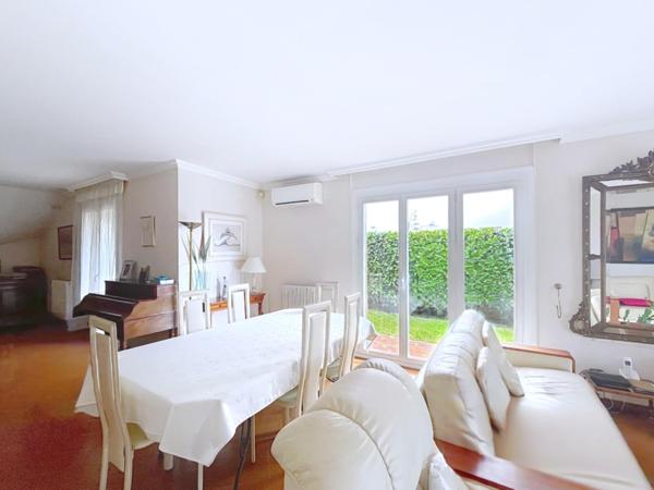 Castelginest: 145 m², piscine, 845 m²