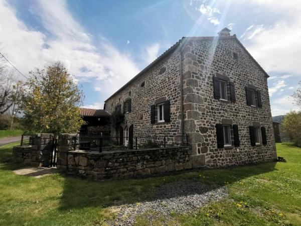 Saint-Privat-d'Allier (43580) Chemin de Compostelle, gorges de l'Allier, à 25km du Puy en Velay, charmante maison traditionnelle en pierre