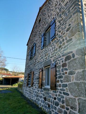 Saint-Privat-d'Allier (43580) Chemin de Compostelle, gorges de l'Allier, à 25km du Puy en Velay, charmante maison traditionnelle en pierre