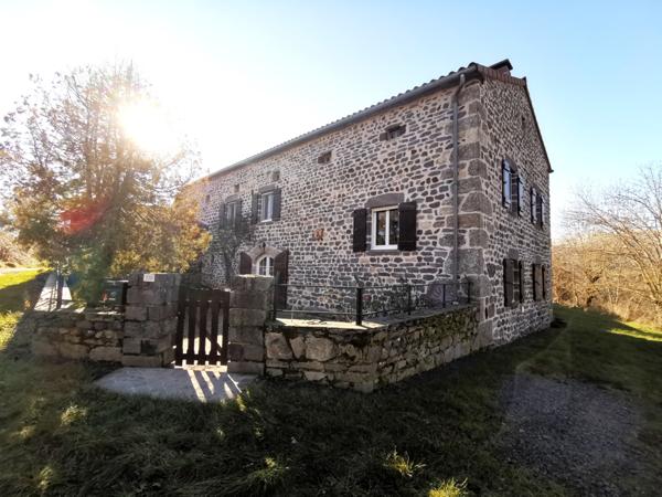 Saint-Privat-d'Allier (43580) Chemin de Compostelle, gorges de l'Allier, à 25km du Puy en Velay, charmante maison traditionnelle en pierre