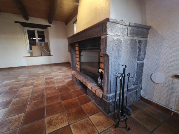 Saint-Privat-d'Allier (43580) Chemin de Compostelle, gorges de l'Allier, à 25km du Puy en Velay, charmante maison traditionnelle en pierre