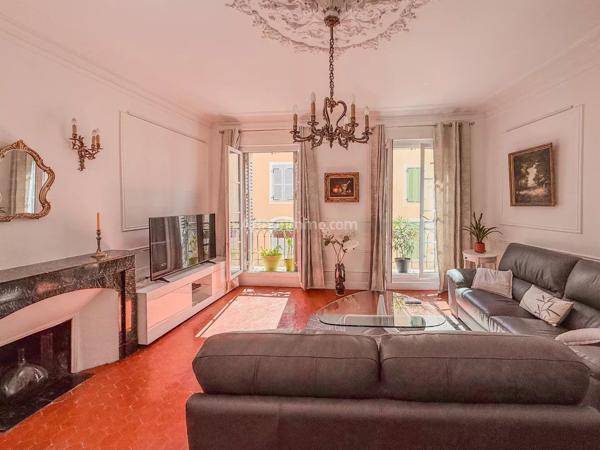 Vente                                                      Appartement
                        
                     5 pièces                      120 m2                     à Draguignan