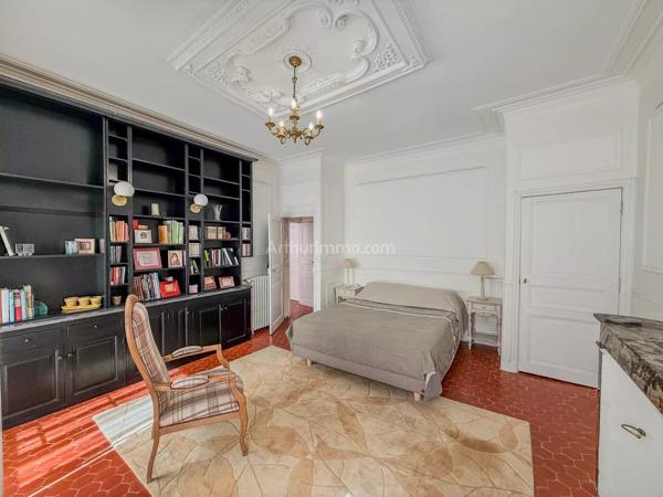 Vente                                                      Appartement
                        
                     5 pièces                      120 m2                     à Draguignan