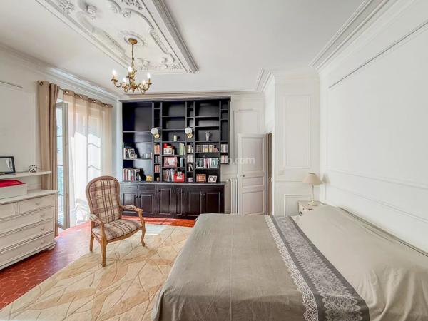 Vente                                                      Appartement
                        
                     5 pièces                      120 m2                     à Draguignan