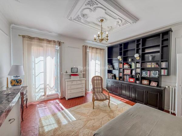 Vente                                                      Appartement
                        
                     5 pièces                      120 m2                     à Draguignan