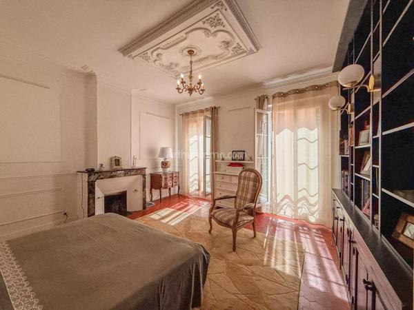 Vente                                                      Appartement
                        
                     5 pièces                      120 m2                     à Draguignan