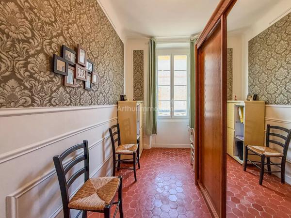 Vente                                                      Appartement
                        
                     5 pièces                      120 m2                     à Draguignan