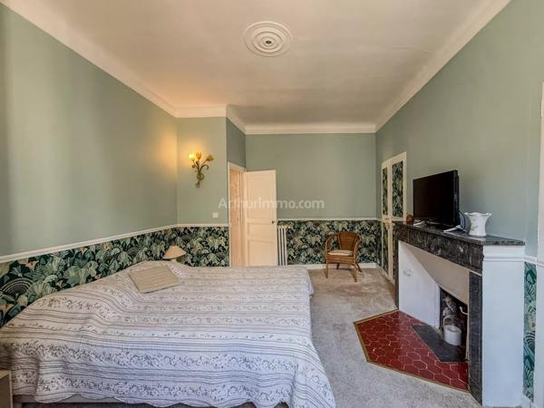 Vente                                                      Appartement
                        
                     5 pièces                      120 m2                     à Draguignan