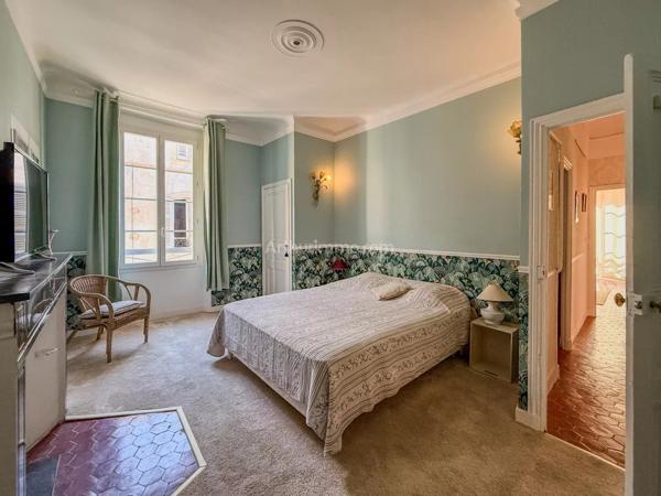 Vente                                                      Appartement
                        
                     5 pièces                      120 m2                     à Draguignan