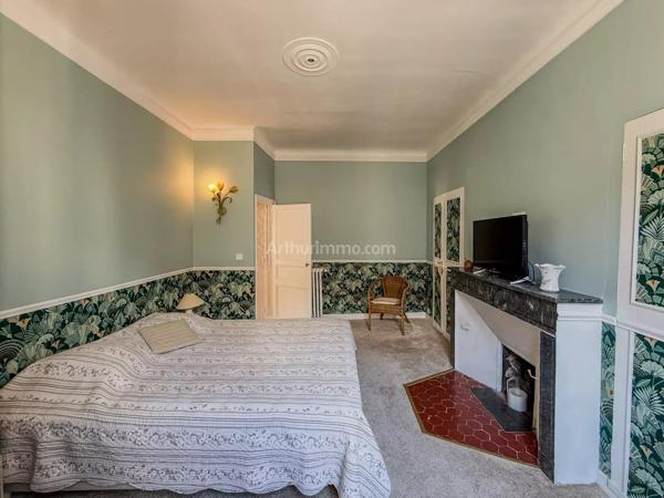 Vente                                                      Appartement
                        
                     5 pièces                      120 m2                     à Draguignan