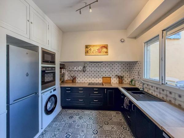 Vente                                                      Appartement
                        
                     5 pièces                      120 m2                     à Draguignan