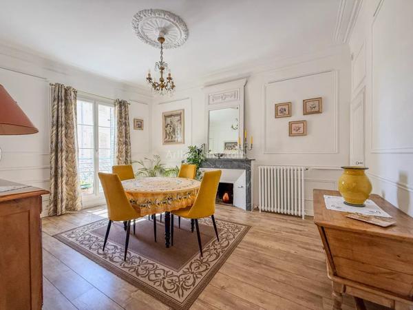 Vente                                                      Appartement
                        
                     5 pièces                      120 m2                     à Draguignan