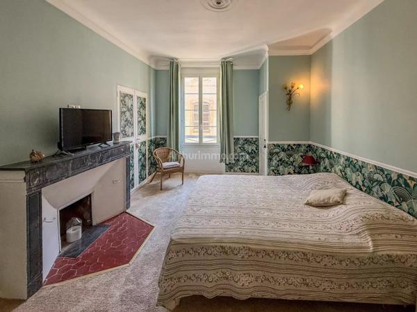 Vente                                                      Appartement
                        
                     5 pièces                      120 m2                     à Draguignan