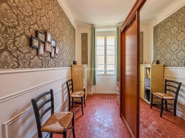 Vente                                                      Appartement
                        
                     5 pièces                      120 m2                     à Draguignan