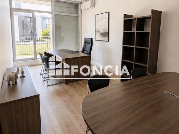 Location Local commercial 3 pièces 58.86 m² - Aix Les Bains 73100