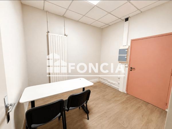 Location Local commercial 3 pièces 58.86 m² - Aix Les Bains 73100