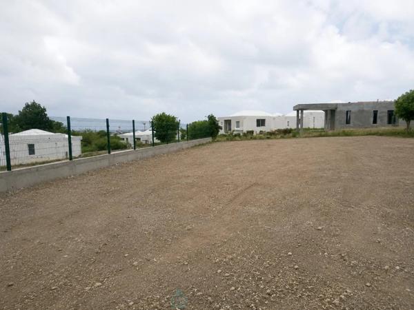 Terrain constructible de 1 051 m² dans un lotissement privé à Saint-François