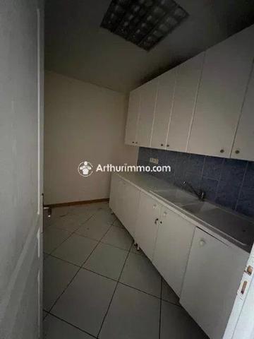 Location Fonds de commerce 4 pièces 91 m2 à Saint-Pierre-du-Perray