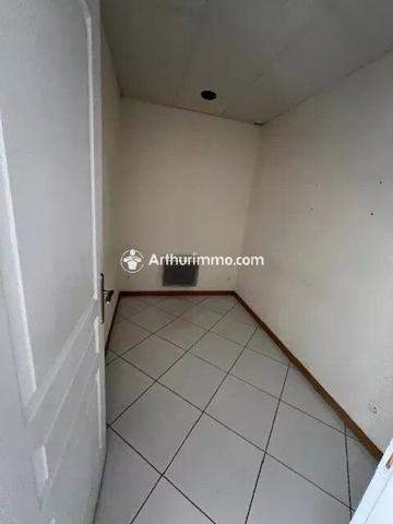 Location Fonds de commerce 4 pièces 91 m2 à Saint-Pierre-du-Perray