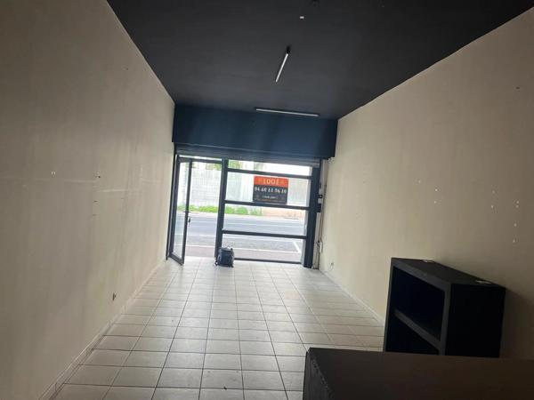 Location                                                      Local commercial
                        
                     2 pièces                      42 m2                     à Perpignan