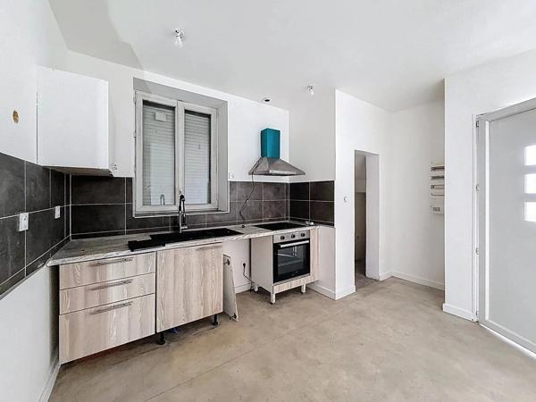 Vente                                                      Appartement
                        
                     2 pièces                      55 m2                     à Bourgoin-Jallieu