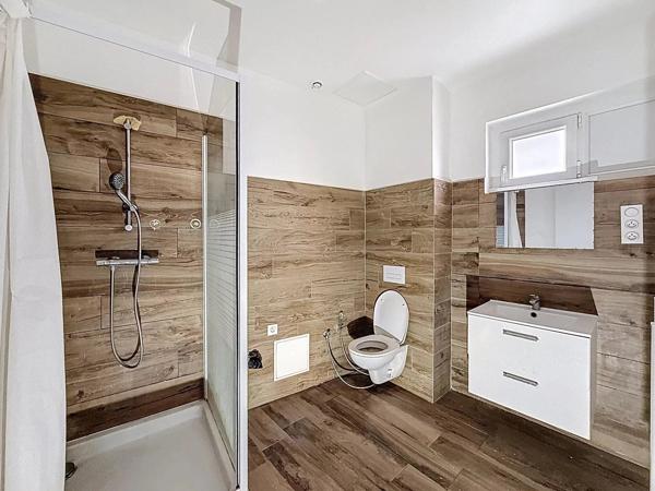 Vente                                                      Appartement
                        
                     2 pièces                      55 m2                     à Bourgoin-Jallieu