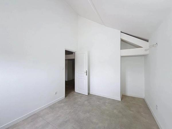 Vente                                                      Appartement
                        
                     2 pièces                      55 m2                     à Bourgoin-Jallieu