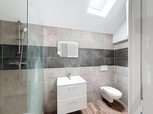 Vente                                                      Appartement
                        
                     2 pièces                      55 m2                     à Bourgoin-Jallieu