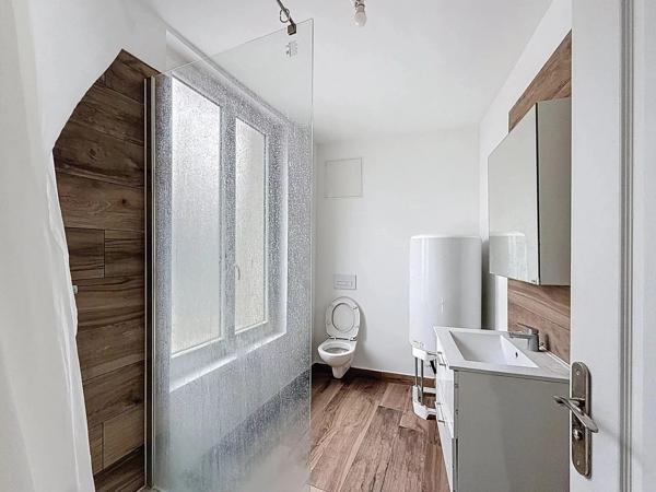 Vente                                                      Appartement
                        
                     2 pièces                      55 m2                     à Bourgoin-Jallieu