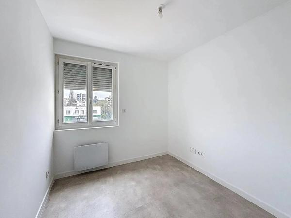 Vente                                                      Appartement
                        
                     2 pièces                      55 m2                     à Bourgoin-Jallieu