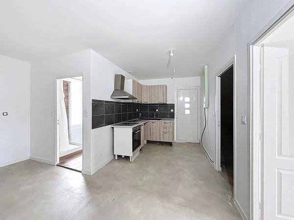 Vente                                                      Appartement
                        
                     2 pièces                      55 m2                     à Bourgoin-Jallieu