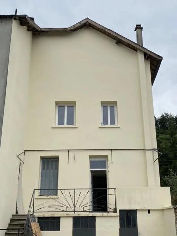 Vente                                                      Appartement
                        
                     2 pièces                      55 m2                     à Bourgoin-Jallieu